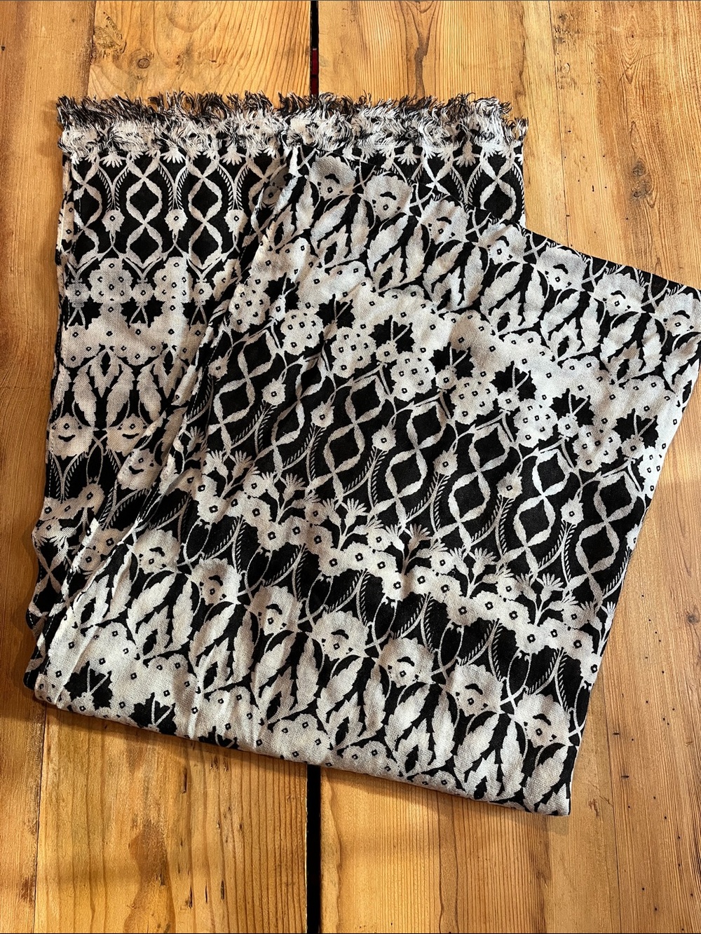 J CREW O/S Black Schoolhouse Floral Printed Scarf 100% Wool Tattered Edge
